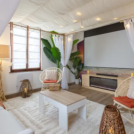Appartement Lit Rond Tres Grand Et Confortable - Garage Possible Ou Parking Gratuit Rue - Gare 2 Min Et 4 Min En Tram - Ciel Etoile - Netflix Videoprojecteur - Luxe Et Evasion